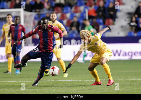 Valencia, Spain. 28th Nov, 2017. El Hacen of Levante ud (L) in action against Douglas Luiz of Girona FC during spanish the Copa del Rey, Round of 32, Second Leg match between Levante UD vs Girona FC at Ciutat de Valencia Stadium on November 28, 2017. Credit: Gtres Información más Comuniación on line, S.L./Alamy Live News Stock Photo