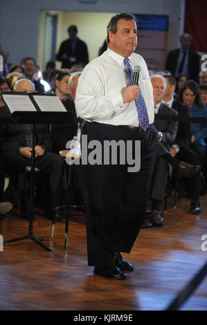 WHIPPING, NJ - MARCH 24:  New Jersey Gov. Chris Christie holds a town-hall meeting,  at the Hanover Township Community Center in Whippany New Jersey on March 24, 2014 in Whippany, New Jersey.   People:  Gov. Chris Christie Stock Photo