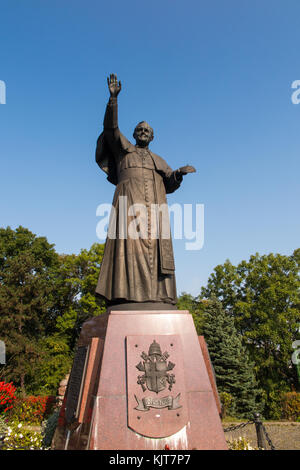 Monument to Pope John Paul ll in the grounds of the monastery of Jesna Gora  Czestochowa Poland against bright blue sky Stock Photo