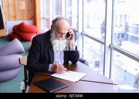 Retired old men call to partner with smart phone using new techn Stock Photo