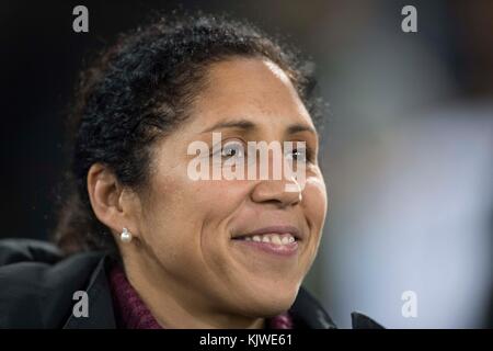 Bielefeld, Deutschland. 24th Nov, 2017. Bundescoachin/ Trainerin/ Trainer Steffi JONES (GER) Fussball Nationalmannschaft Frauen Freundschaftsspiel, Germany (GER) - Frankreich (FRA), am 24.11.2017 in Bielefeld/ Germany. |usage worldwide Credit: dpa/Alamy Live News Stock Photo