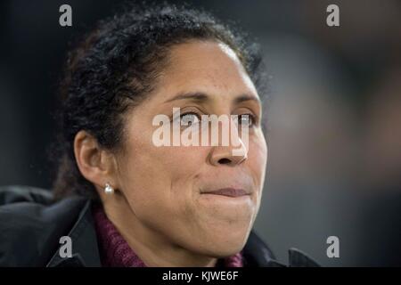 Bielefeld, Deutschland. 24th Nov, 2017. Bundescoachin/ Trainerin/ Trainer Steffi JONES (GER) Fussball Nationalmannschaft Frauen Freundschaftsspiel, Germany (GER) - Frankreich (FRA), am 24.11.2017 in Bielefeld/ Germany. |usage worldwide Credit: dpa/Alamy Live News Stock Photo