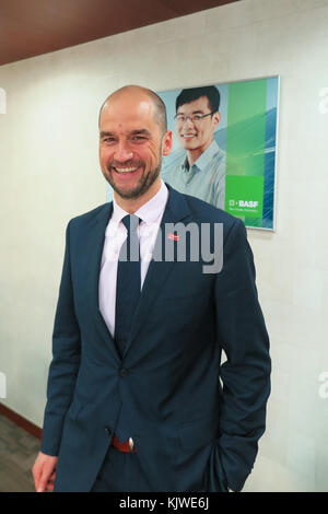 Seoul, South Korea. 27th Nov, 2017. Boris Jenniches, Vice President of BASF for electronic materials for the area Asia-Pacific, stands in Seoul, South Korea, 27 November 2017. The world's biggest chemical group BASF expands its business with eletric materials in Asia. Credit: Dirk Godder/dpa/Alamy Live News Stock Photo