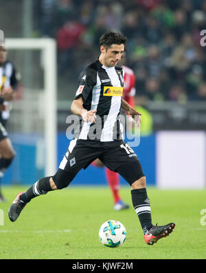 Moenchengladbach, Deutschland. 25th Nov, 2017. Lars STINDL (MG) Aktion, Fussball 1. Bundesliga, 13. Spieltag, Borussia Monchengladbach (MG) - FC Bayern Munich (M) 2:1, am 25.11.2017 in Borussia Monchengladbach/ Germany. |usage worldwide Credit: dpa/Alamy Live News Stock Photo