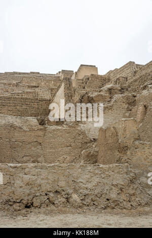 Adobe mud bricks at the ruins of the ancient pre-Inca Huaca Pucllana or Huaca Juliana Lima Culture archaeological site, Miraflores, Lima, Peru Stock Photo