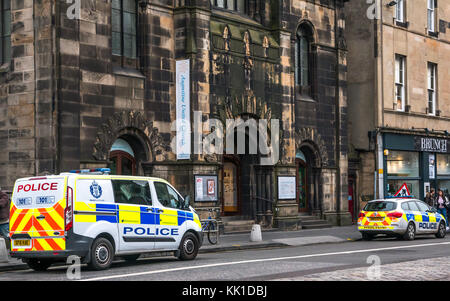 Police van and police car parked on George IV Bridge, outside St Augustine United Church, Edinburgh, Scotland, UK Stock Photo