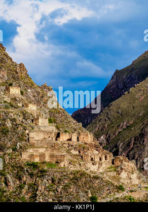 Pinkuylluna, Inca Storehouses, Ollantaytambo, Sacred Valley, Cusco Region, Peru Stock Photo