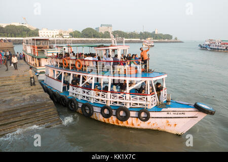 Boat trip from gateway of India to Elephanta Caves, Mumbai Stock Photo