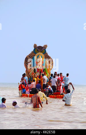 Huge Ganapati idol taken for immersion to the sea in wooden boats, Chowpatty, Mumbai Stock Photo