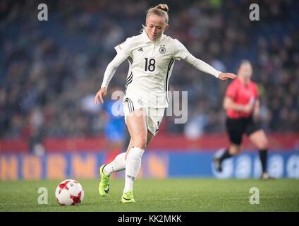 Bielefeld, Deutschland. 24th Nov, 2017. Lea SCHUELLER (SCHULLER) (GER) Aktion, Fussball Nationalmannschaft Frauen Freundschaftsspiel, Germany (GER) - Frankreich (FRA) 4:0, am 24.11.2017 in Bielefeld/ Germany. |usage worldwide Credit: dpa/Alamy Live News Stock Photo