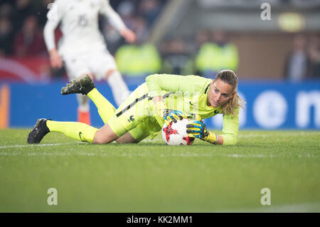 Bielefeld, Deutschland. 24th Nov, 2017. goalhueterin/goalwart Meline GERARD (FRA) Aktion, Fussball Nationalmannschaft Frauen Freundschaftsspiel, Germany (GER) - Frankreich (FRA) 4:0, am 24.11.2017 in Bielefeld/ Germany. |usage worldwide Credit: dpa/Alamy Live News Stock Photo