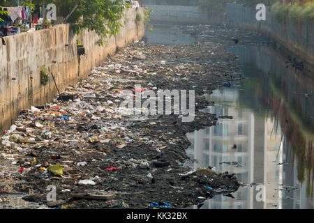Plastic bags, household waste and sewage create heavy pollution in river at Juhu, Mumbai Stock Photo