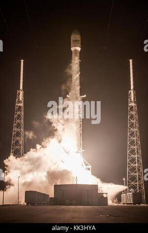 SpaceX's Falcon 9 rocket launched the AsiaSat 8 satellite to a geosynchronous transfer orbit at 4am EDT on August 5, 2014. Stock Photo