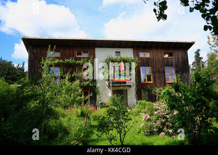 Straw bale house, Ecovillage Sieben Linden near Beetzendorf / Salzwedel, Saxony-Anhalt, Germany, Europe Stock Photo