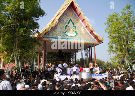 Thousands of Buddhist devotees gather at the Wat Bang Phra Temple for the ÒWai KhruÓ ceremony in Nakhon Pathom on March 11, 2017. Some of the particip Stock Photo