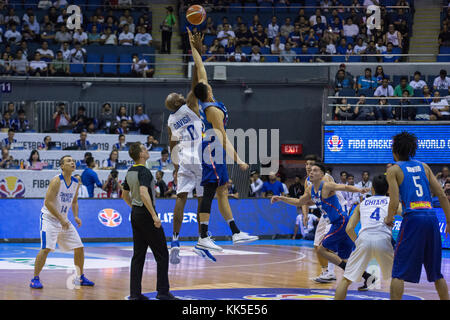 Cubao, Quezon City, Philippines. 27th Nov, 2017. Tip off - Gilas Pilipinas versus Chinese Taipei Gilas Pilipinas defended their home against Chinese Taipei. Game ended at 90 - 83. Credit: Noel Jose Tonido/Pacific Press/Alamy Live News Stock Photo