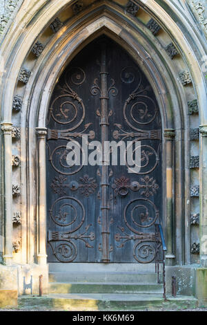 St. Peter ad Vincula parish church doors with ornate ironwork. Hampton Lucy, Warwickshire, England Stock Photo