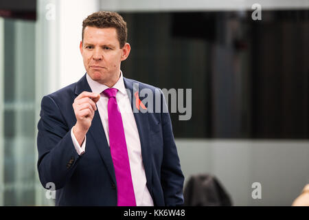 Rhun Ap Iowerth AM, Plaid Cymru Member of the Welsh Assembly Government for Ynys Môn, speaking in Tŷ Hywel in Cardiff Bay Stock Photo