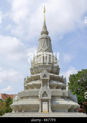 A white stupa in the Royal Palace complex in Phnom Penh, Cambodia.