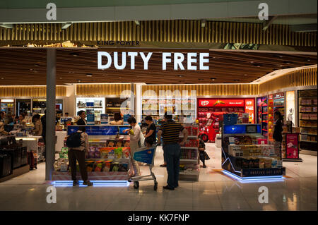 25.01.2017, Bangkok, Central Thailand, Thailand - A duty-free shop in the transit area of   Bangkok's Suvarnabhumi International Airport. 0SL170125D025CAROEX.JPG [MODEL RELEASE: NO, PROPERTY RELEASE: NO (c) caro images / Schuelke, http://www.caro-images.com, info@caro-images.com - In case of using the picture for any purpose, please contact the agency - the picture is subject to royalty!]