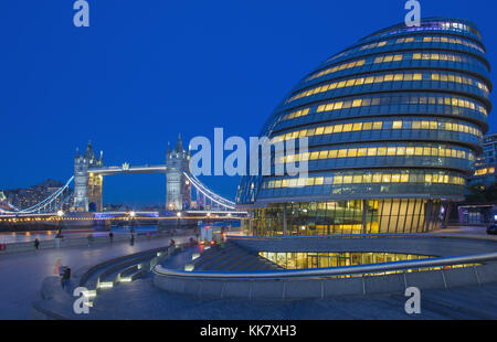 LONDON, GREAT BRITAIN - SEPTEMBER 19, 2017 - The Tower bridge, promenade with the the modern Town Hall building at dusk. Stock Photo