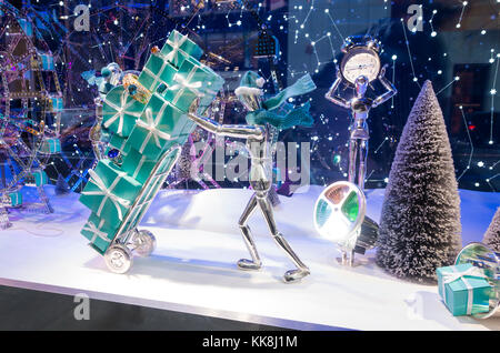 Tiffany & Co., Jewelry Store, Holiday Decorations, NYC Stock Photo - Alamy