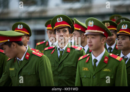 SAPA VIETNAM - NOV3,2017 : vietnam soldier marching in center of sapa township ,sapa most popular traveling destination in north western of vietnam Stock Photo