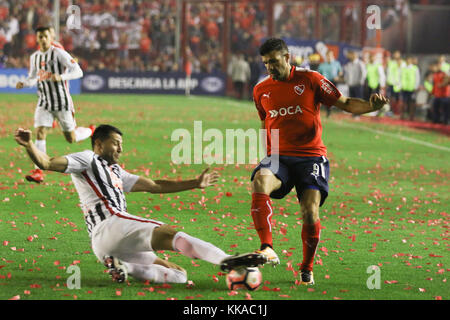 Buenos Aires, Argentina. 28th November, 2017. Emanuel Gigliotti of Independiente during the Conmebol South American Cup semifinal match with Libertad (PAR) this tuesday on Libertadores de América Stadium in Avellaneda, Argentina. ( Credit: Néstor J. Beremblum/Alamy Live News Stock Photo