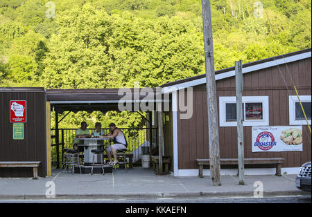 De Soto, Iowa, USA. 6th June, 2017. A group sits outside to eat at Pork's Hilltop in De Soto, Wisconsin, on Tuesday, June 6, 2017. Credit: Andy Abeyta, Quad-City Times/Quad-City Times/ZUMA Wire/Alamy Live News Stock Photo