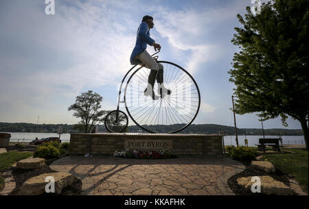 Port Byron, Iowa, USA. 2nd Aug, 2017. ''Will B. Rolling, '' a 30-foot tall high-wheel riding cyclist, appears to be riding along the Great River trail next to South Main Street in Port Byron, Illinois, on Wednesday, August 2, 2017. Credit: Andy Abeyta, Quad-City Times/Quad-City Times/ZUMA Wire/Alamy Live News Stock Photo