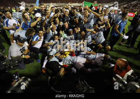 Buenos Aires, Argentina. 29th Nov, 2017. Gremio of Porto Alegre celebrates their victory and championship of the Libertadores Cup 2017 Credit: Canon2260/Alamy Live News Stock Photo