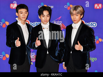 Exo k pop 2017 hi-res stock photography and images - Alamy
