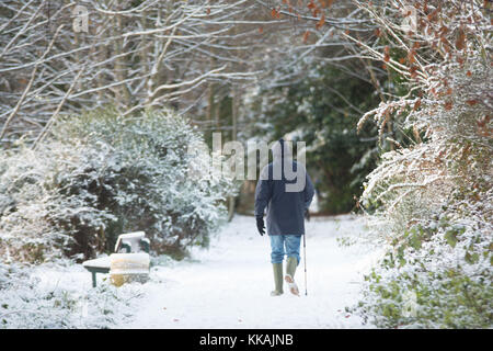 Deeside Way, Aberdeen . 30th November, 2017. A walker on the Deeside Way path at Cults Aberdeen enjoying the snow. Credit: Paul Glendell/Alamy Live News Stock Photo