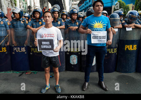 Philippines. 30th Nov, 2017. Activists marched towards Mediola, Manila on Andres Bonifacio's 154th birth anniversary. The protesters burned an effigy of President Duterte with U.S. president Trump on its shoulder. Credit: J Gerard Seguia/ZUMA Wire/Alamy Live News Stock Photo