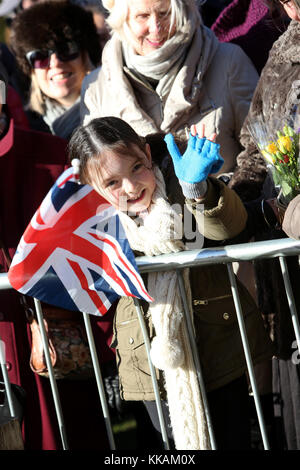 Chichester, West Sussex, UK. 30th November, 2017.  Her Majesty The Queen's visit to the Chichester Festival Theatre.   Thursday 30th November 2017   Credit: Sam Stephenson/Alamy Live News Stock Photo