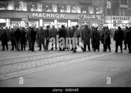 Philippe Gras / Le Pictorium -  Gathering in Berlin in 1968 -  1968  -  Germany / Berlin  -  The German demonstrations culminate on 17 and 18 February 1968. In Berlin, thousands of students from all over Europe oppose the war in Vietnam and the reform of universities. The movement is spreading to major German university cities. In 30 German cities, the student demonstrations turn to confrontation with the police. These are the Easter riots. The repression is brutal, and puts an end to massive demonstrations. The last one takes place in Bonn on May 11, 1968, and brings together a hundred thousa Stock Photo