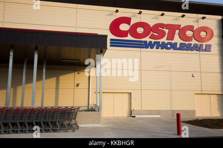 COSTCO WHOLESALE OPENING FRANCE Stock Photo