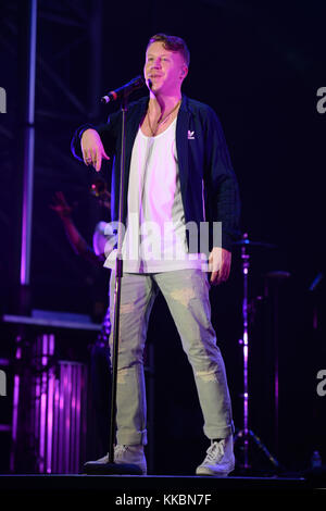 MIAMI BEACH, FL - DECEMBER 30: Macklemore performs during Orange Bowl Beach Bash on December 30, 2015 in Miami Beach, Florida.  People:  Macklemore Stock Photo