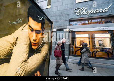 Glass display cabinet for luxury boutique Bottega Veneta on famous