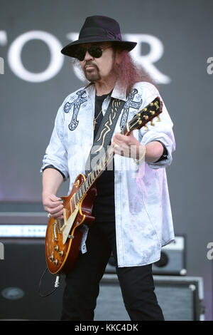 FORT LAUDERDALE, FL - APRIL 16: Gary Rossington of Lynyrd Skynyrd performs onstage during Tortuga Music Festival on April 16, 2016 in Fort Lauderdale, Florida.  People:  Gary Rossington Stock Photo