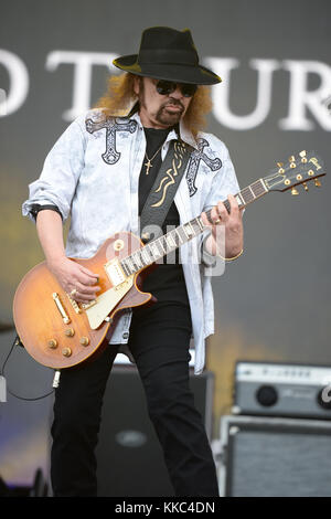 FORT LAUDERDALE, FL - APRIL 16: Gary Rossington of Lynyrd Skynyrd performs onstage during Tortuga Music Festival on April 16, 2016 in Fort Lauderdale, Florida.  People:  Gary Rossington Stock Photo