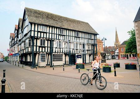 The Round House on Bridge Street in the town of Evesham, Worcestershire, England. 15 C half-timbered merchant’s house Stock Photo