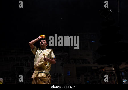 a young hindu priest during ganga aarti, Dashashwamedh Ghat by the river Ganges Stock Photo