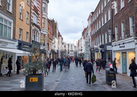 LONDON CITY - DECEMBER 23, 2016:  People doing the last Christmas shoppings in S Molton Street Stock Photo
