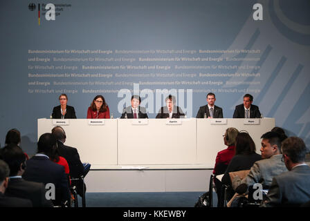 Berlin, Germany. 30th Nov, 2017. Li Chenggang (3rd L, Rear), Assistant Commerce Minister of China, speaks during a press conference following the ministerial meeting of Global Forum on Steel Excess Capacity in Berlin, Germany, on Nov. 30, 2017. China called for more global cooperation in addressing the steel overcapacity across the world at the Ministerial meeting of Global Forum on Steel Excess Capacity held here on Thursday. Credit: Shan Yuqi/Xinhua/Alamy Live News Stock Photo