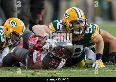 21 November 2010: Green Bay Packers linebacker Clay Matthews (52) in  action. The Green Bay Packers defeated the Minnesota Vikings by a score of  31 to 3 at Mall of America Field