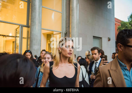 Paris, France, 22 september 2018:letters VL on the building of louis vuitton  in Paris, France Stock Photo - Alamy