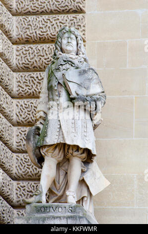 Paris, France. Palais du Louvre. Statue in the Cour Napoleon: François-Michel le Tellier, Marquis de Louvois (1641 – 1691) French Secretary of State f Stock Photo