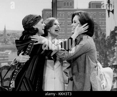 Mary Tyler Moore Valerie Harper Cloris Leachman Last Mary Tyler Moore show 1977 Stock Photo