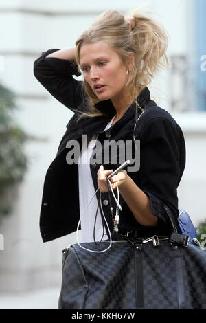 Madrid, Spain. 23rd Nov, 2017. Photo Â2017 23/Lagencia Grosby EXCLUSIVE German top model Toni Garrn arrives to her hotel in Madrid on November 23rd 2017. Photo via Credit: Newscom/Alamy Live News